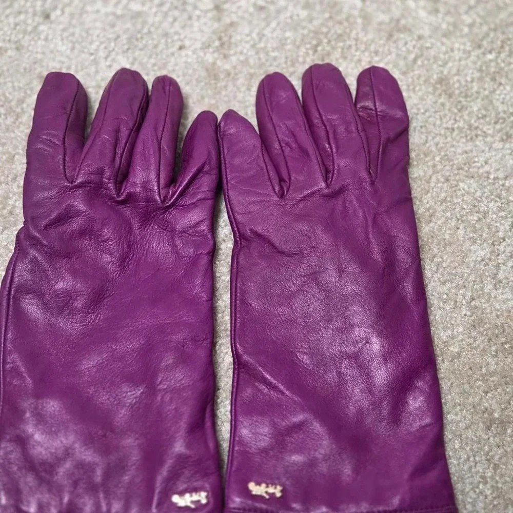 Coach Horse &‎ Carriage Leather Tech Gloves in a purple or magenta color size 7